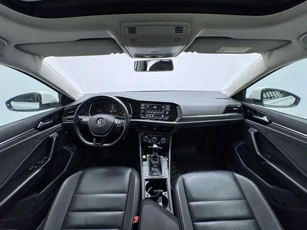 Volkswagen Sagitar 2019