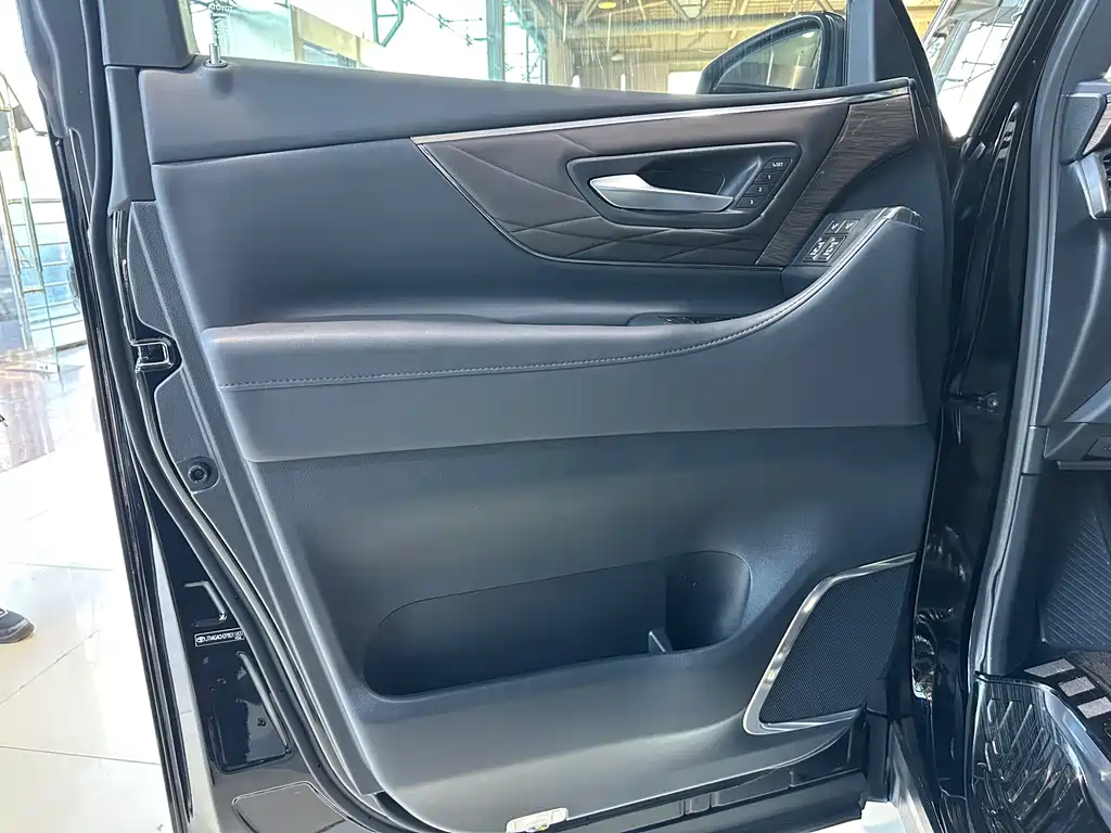 Toyota Vellfire 2024 — фото 9