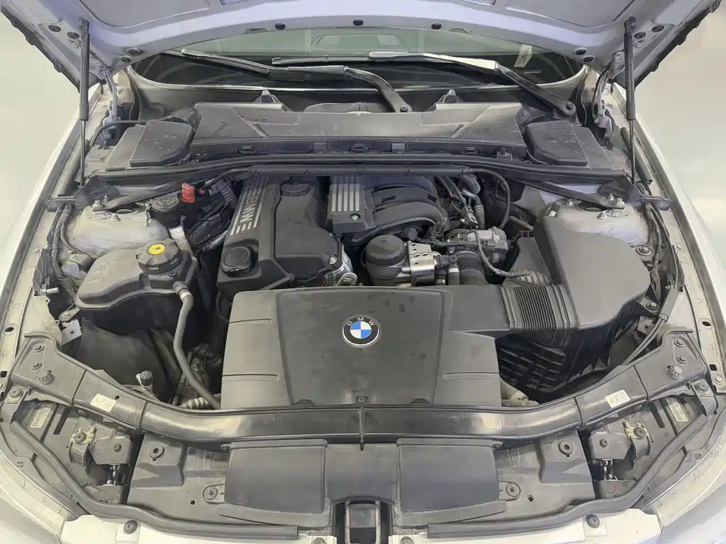 BMW 3 Series 2011 — фото 24