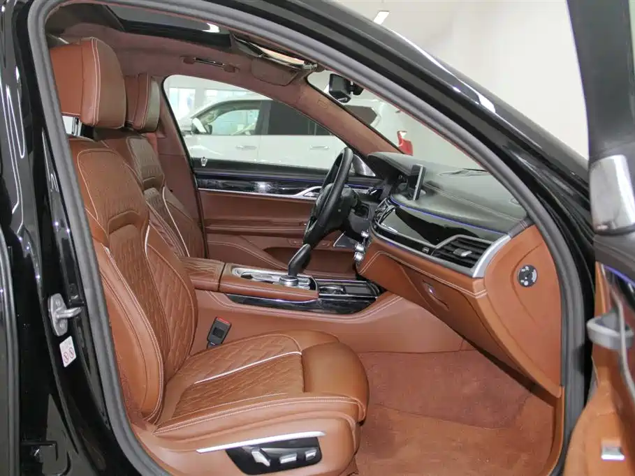 BMW 7 Series 2021 — фото 10