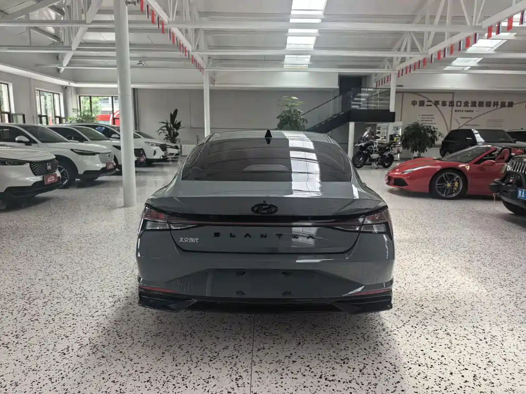 Hyundai Elantra 2022