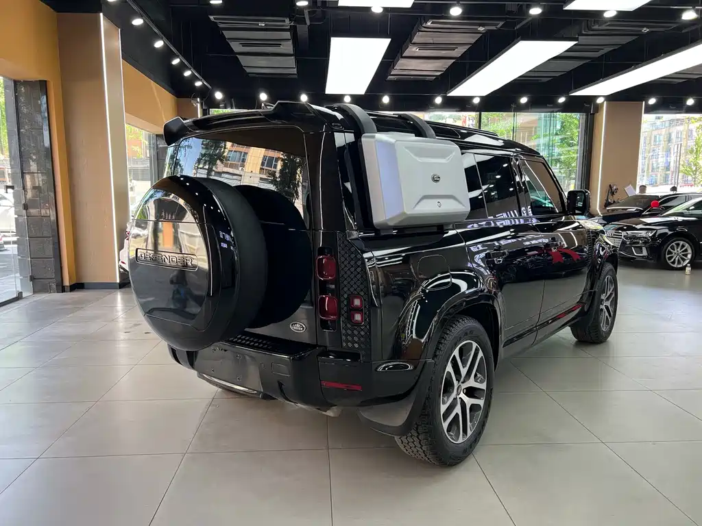 Land Rover Defender 2023 — фото 16