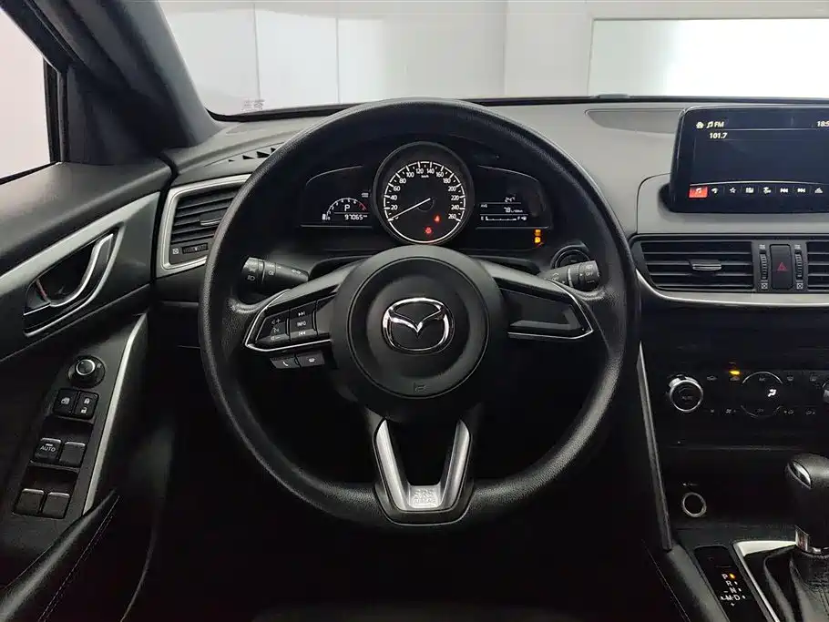 Mazda CX-4 2018 — фото 15