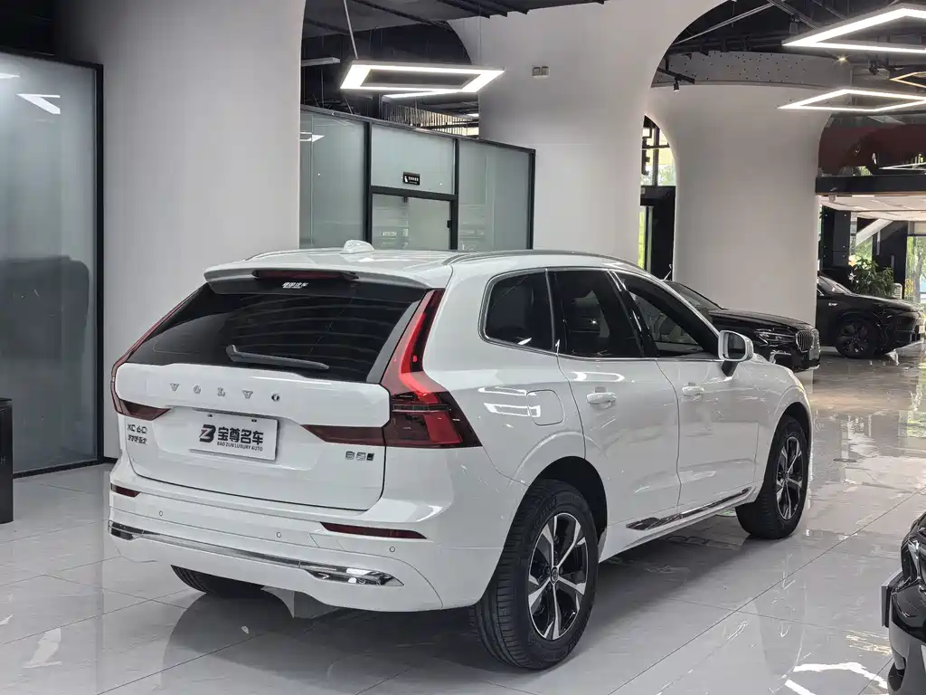 Volvo XC60 2025 — фото 10