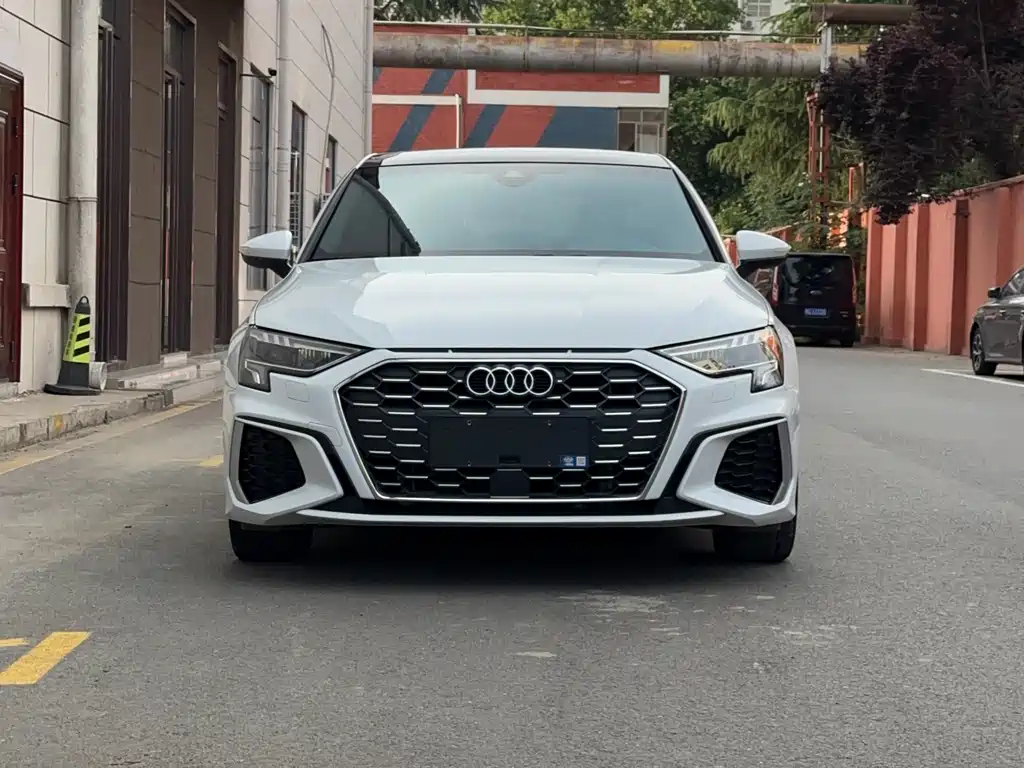 Audi A3 2023 — фото 2
