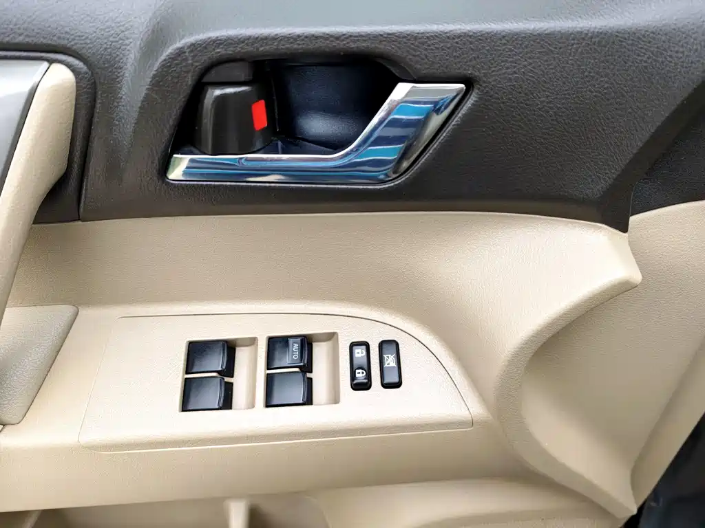 Toyota Highlander 2012 — фото 18