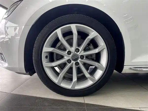 Audi A4L 2018