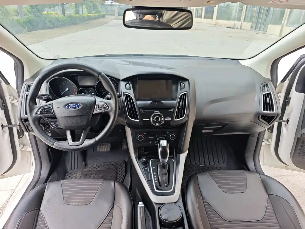Ford Focus 2016 — фото 10