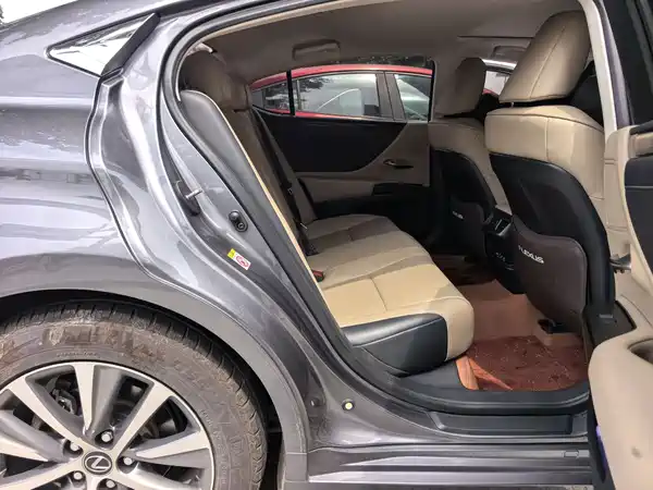Lexus ES 2018