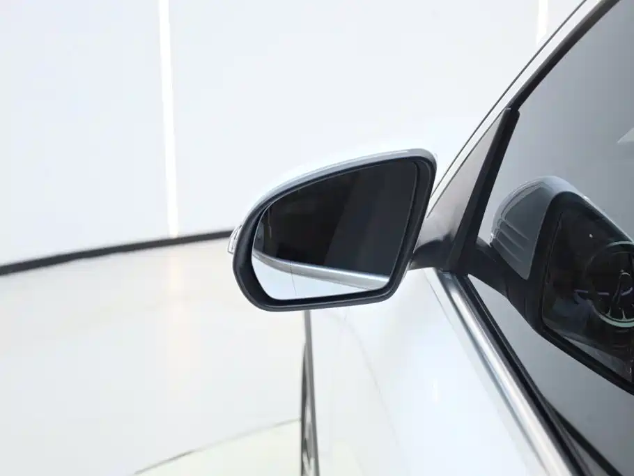 Mercedes-Benz GLB 2023 — фото 15