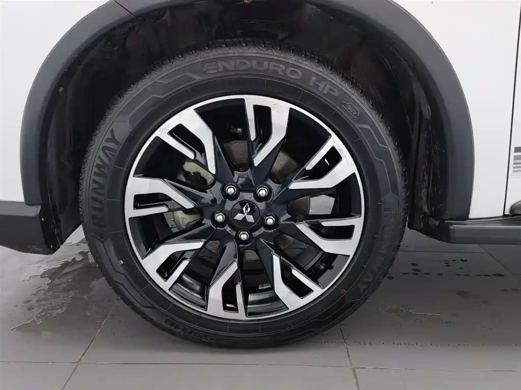 Mitsubishi Outlander 2020 — фото 17