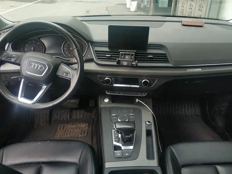 Audi Q5L 2018 — фото 12