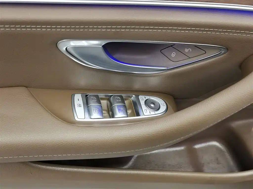 Mercedes-Benz E-Class 2023 — фото 9