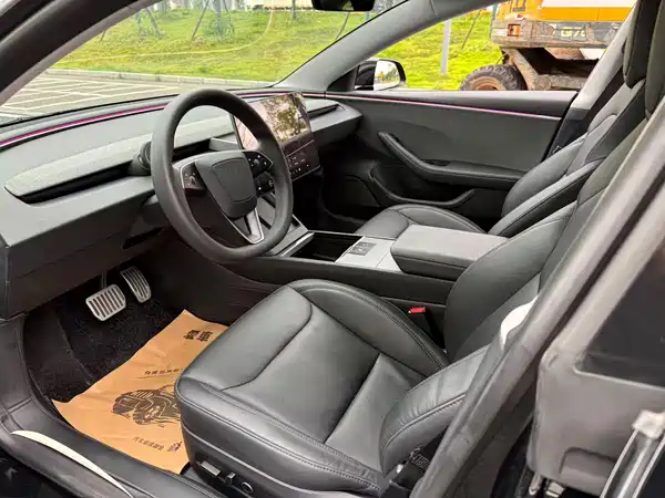 Tesla Model 3 2024