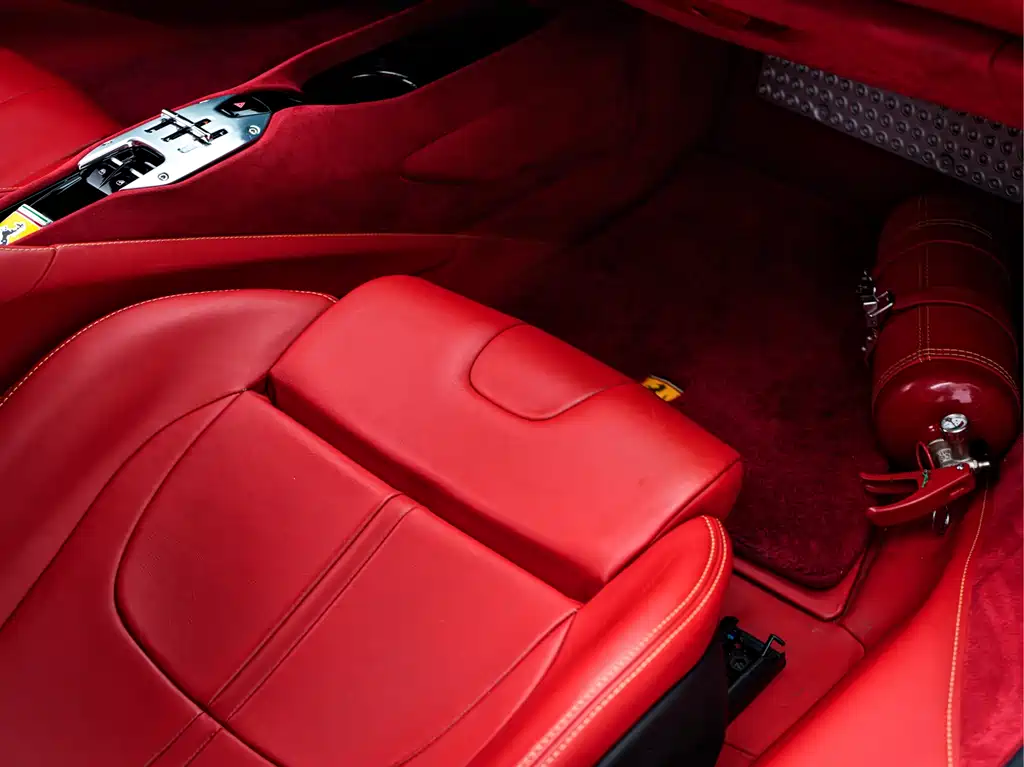 Ferrari SF90 2022 — фото 16
