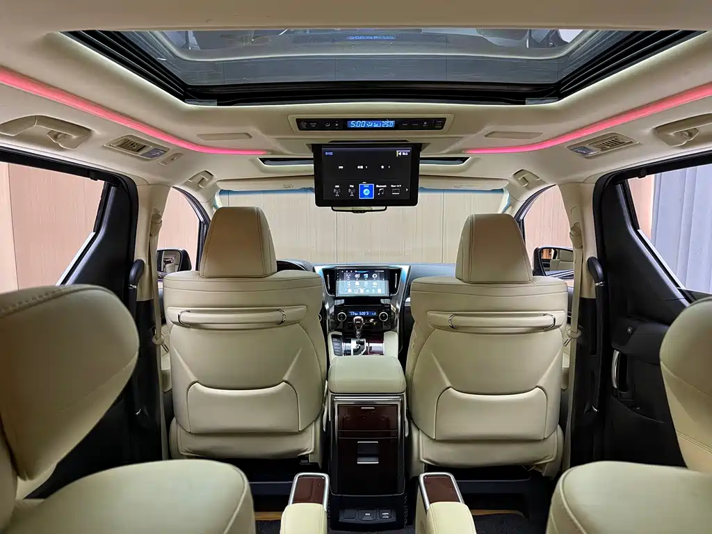 Toyota Alphard 2017 — фото 7