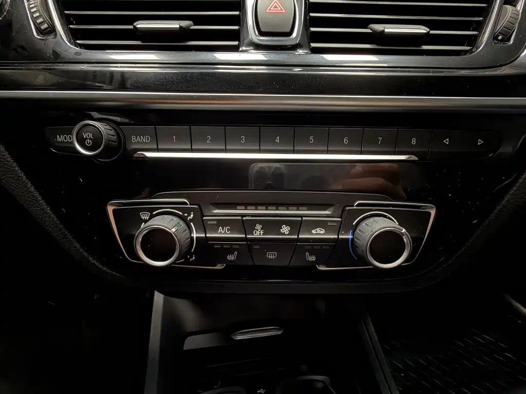 BMW 1 Series 2023 — фото 10