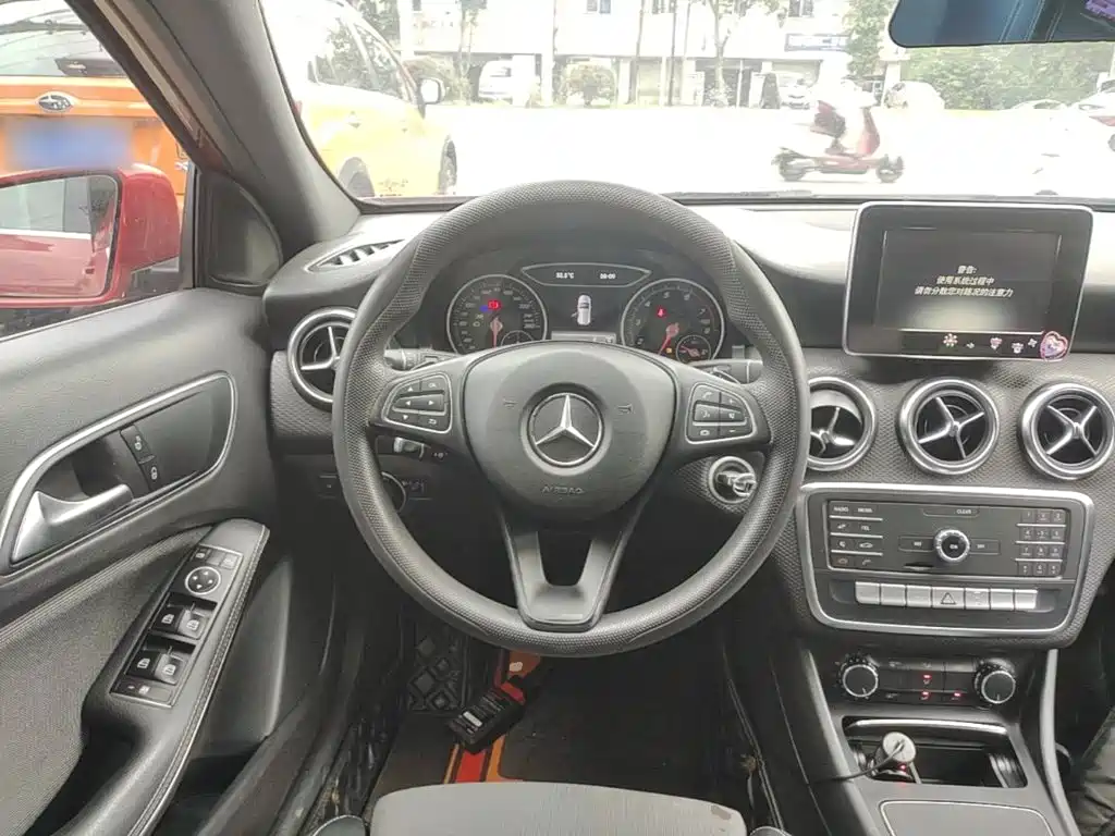 Mercedes-Benz A-Class 2016 — фото 11