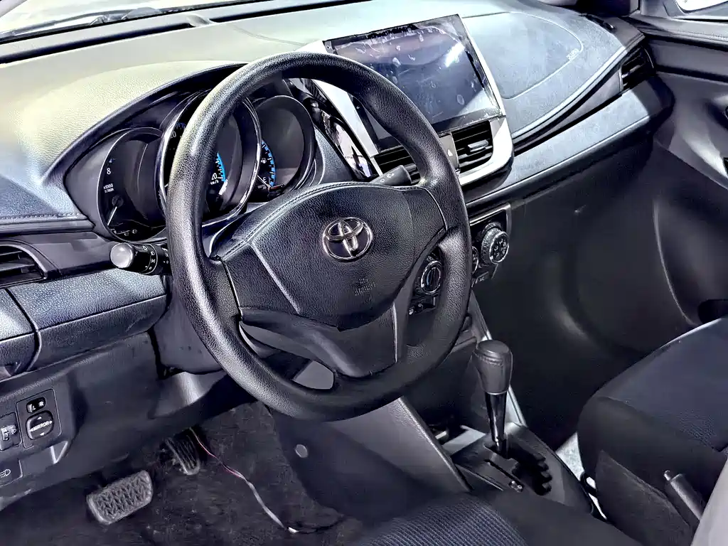 Toyota Yaris L 2019 — фото 10