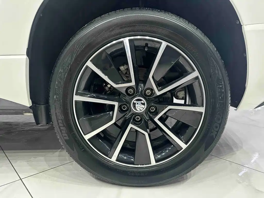 Skoda Korok 2022 — фото 20
