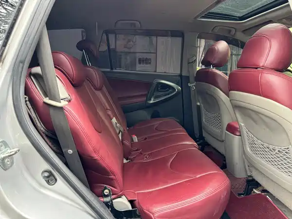 Toyota RAV4 2011
