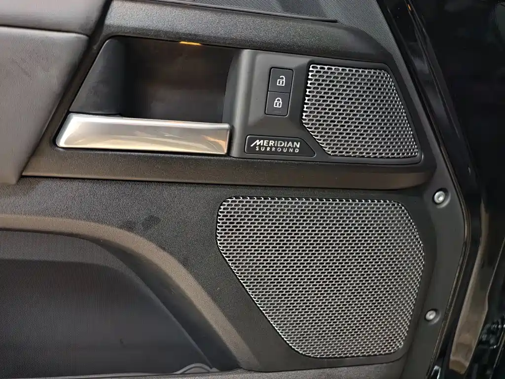 Land Rover Defender 2025 — фото 26