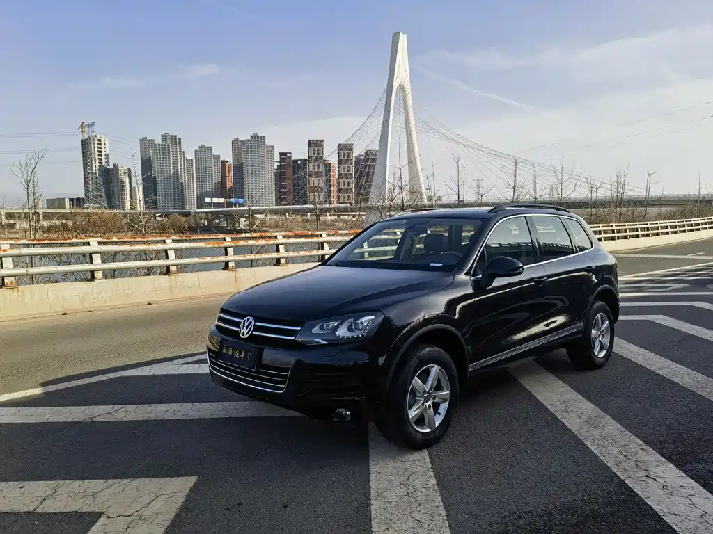 Volkswagen Touareg 2015 — фото 1