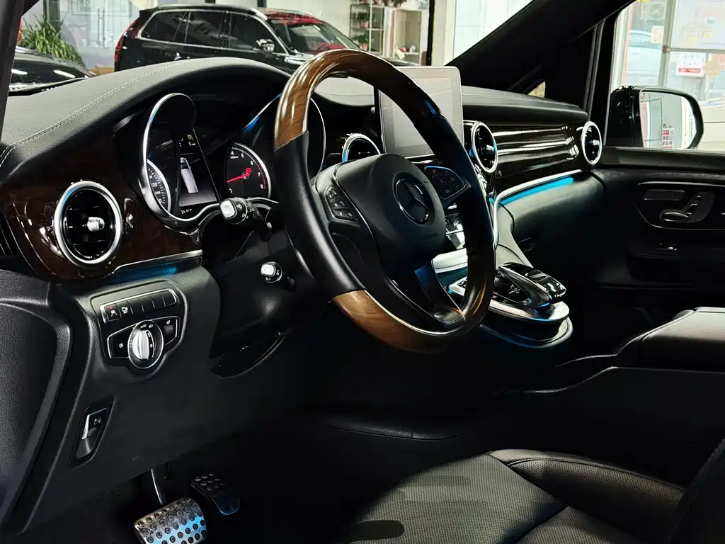 Mercedes-Benz V-Class 2020 — фото 2