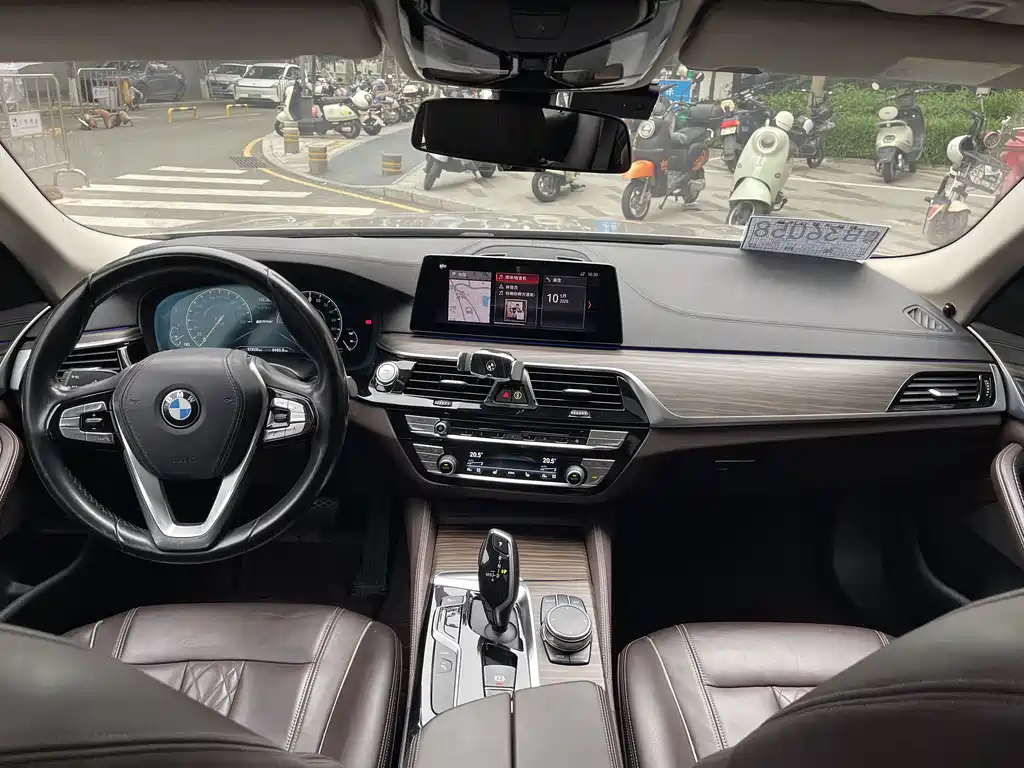 BMW 5 Series New Energy 2019 — фото 14