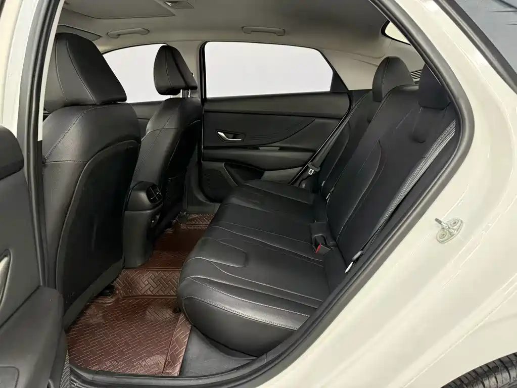 Hyundai Elantra 2023 — фото 13