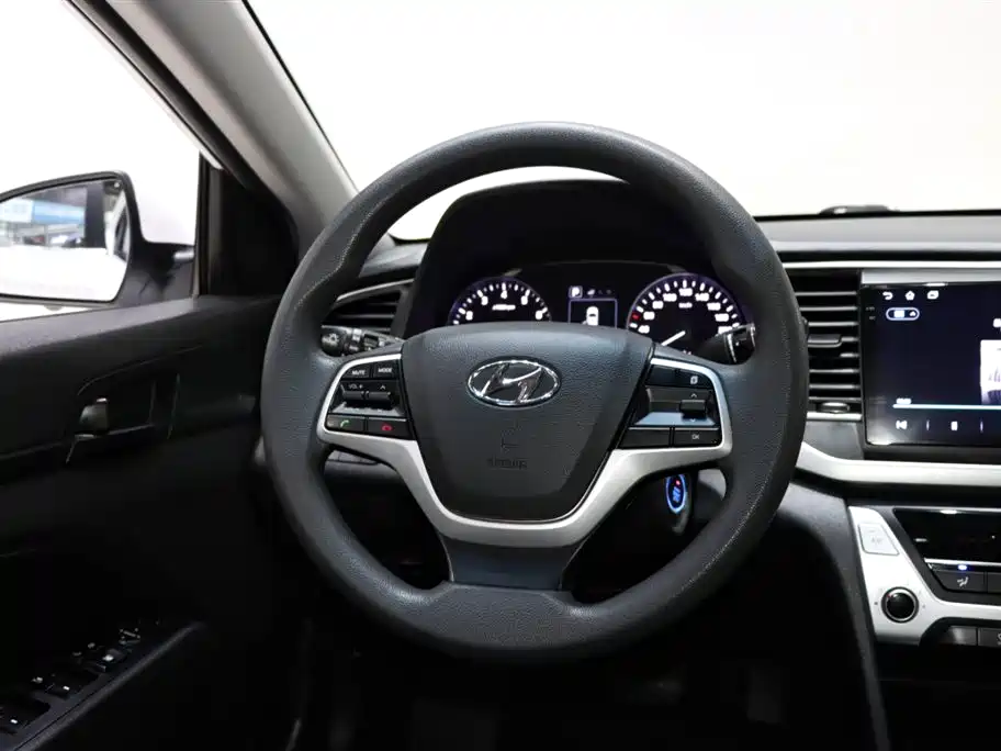 Hyundai Elantra 2019 — фото 13