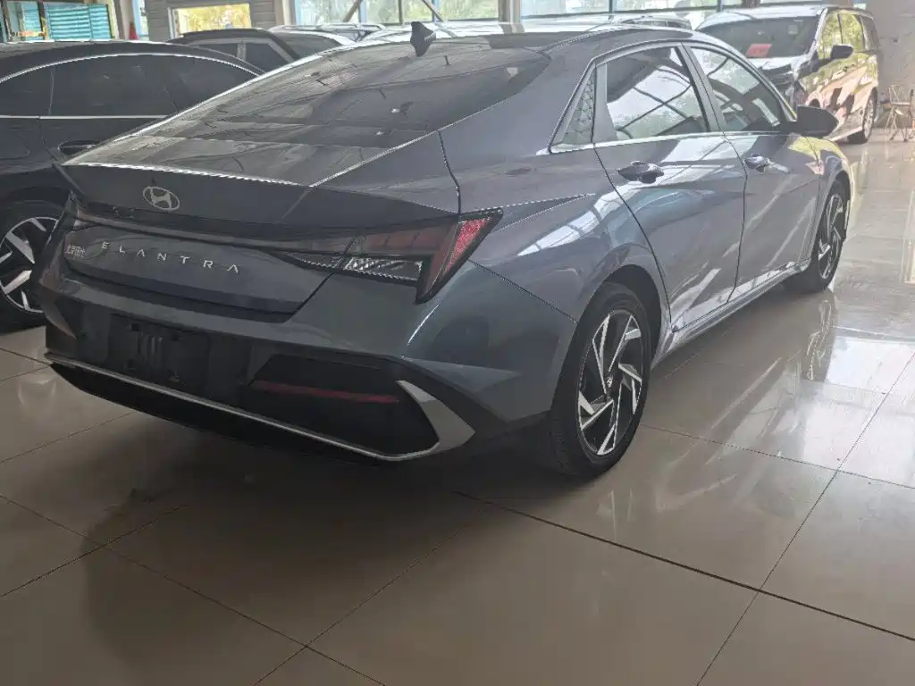 Hyundai Elantra 2023