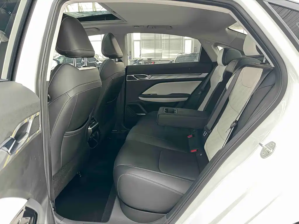 Geely Emgrand L 2022 — фото 15