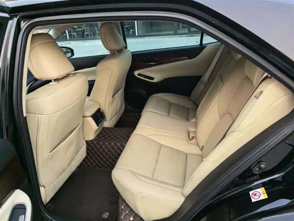 Toyota Crown 2016