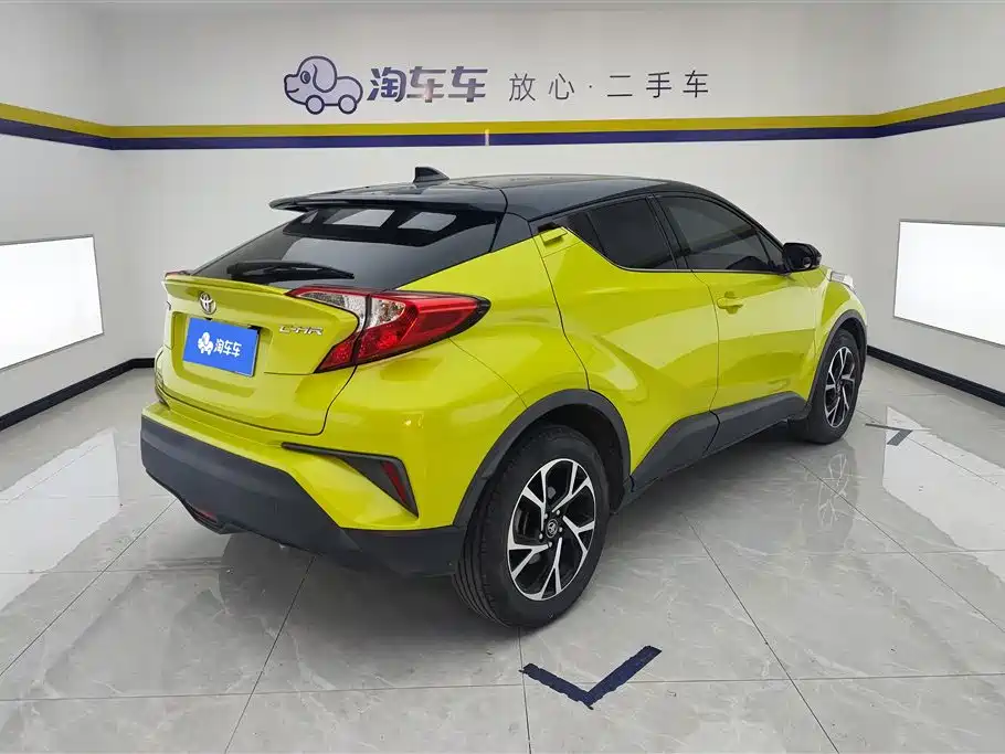 Toyota C-HR 2019 — фото 3