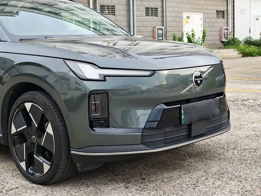 Volvo XC70 Plug-In Hybrid 2025 — фото 11