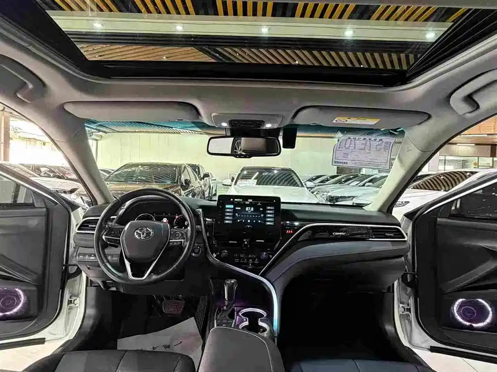 Toyota Camry 2022 — фото 4
