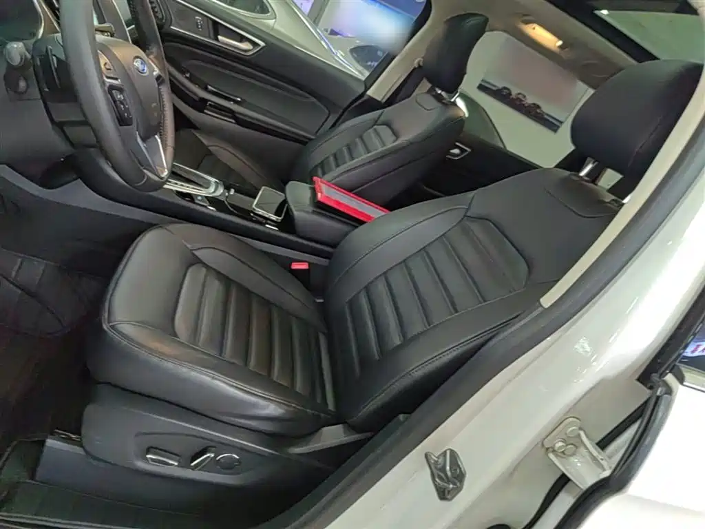 Ford Edge 2020 — фото 15