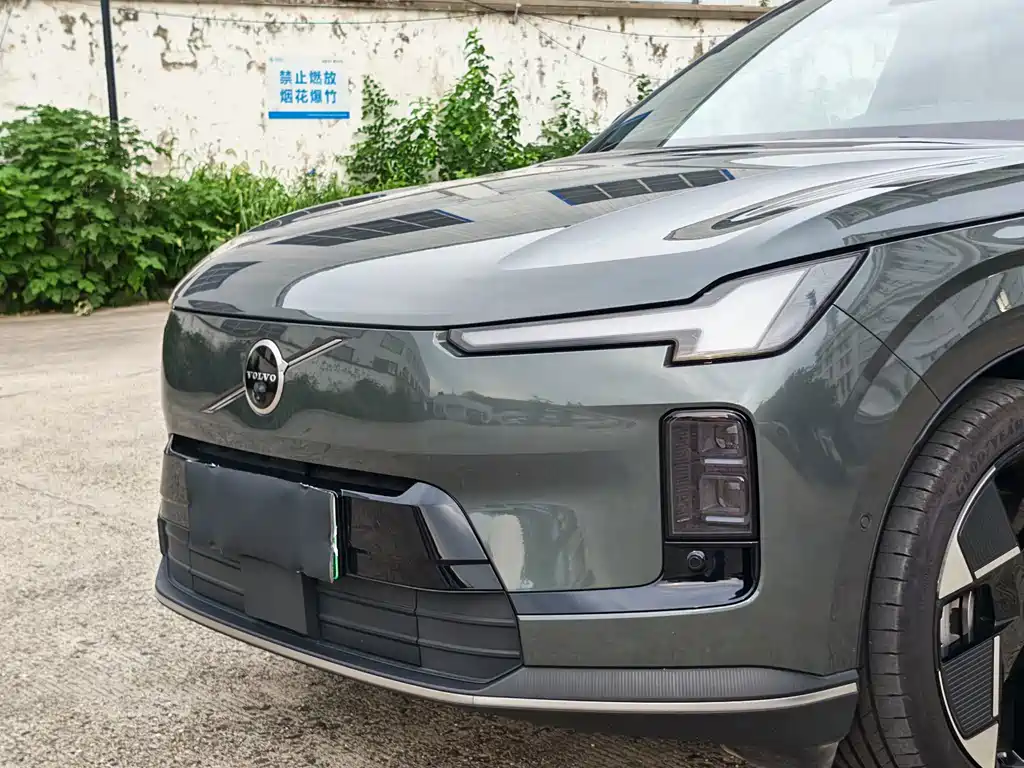 Volvo XC70 Plug-In Hybrid 2025 — фото 10