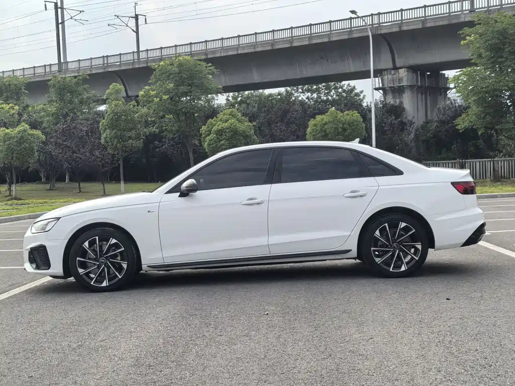 Audi A4L 2023 — фото 3