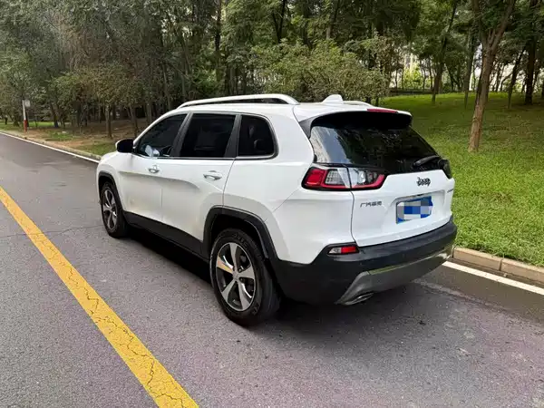 Jeep Cherokee 2021