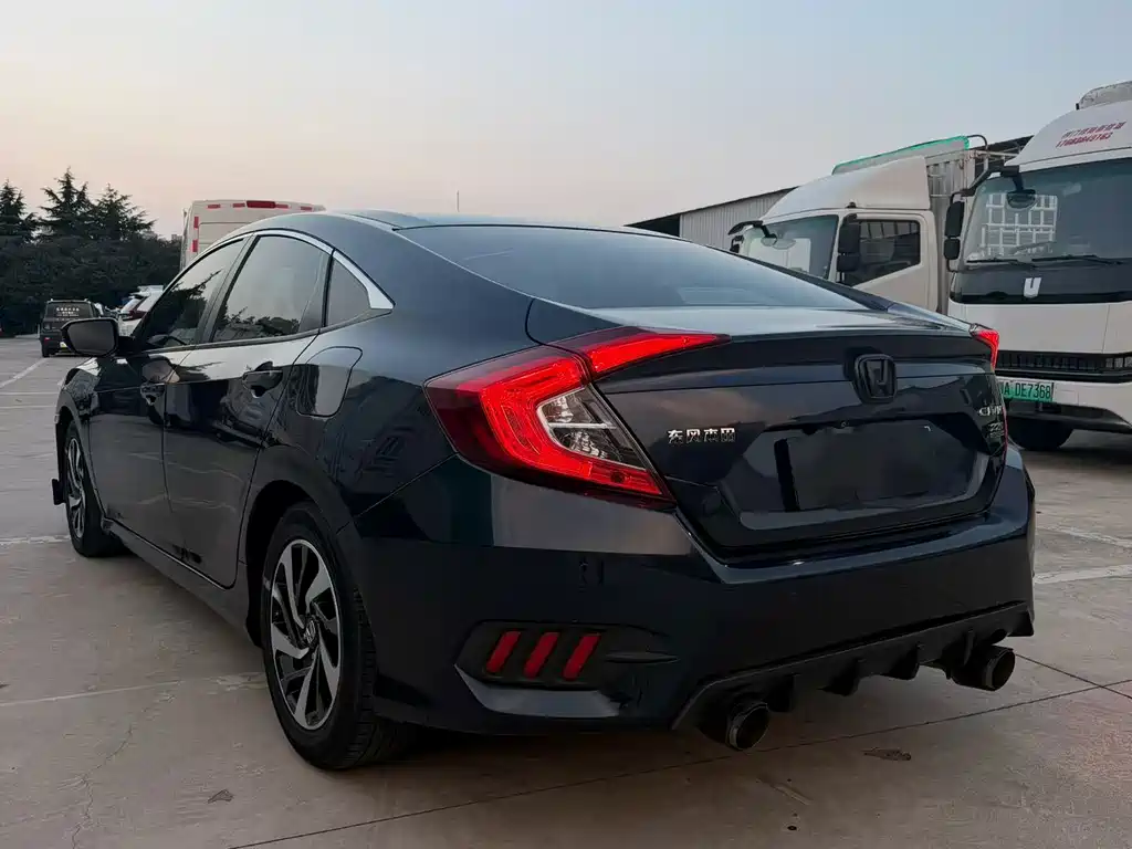 Honda Civic 2018 — фото 12