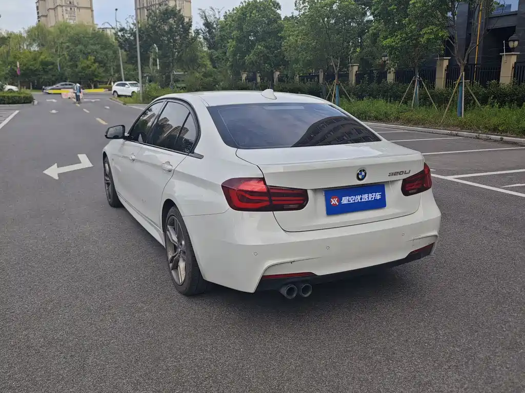 BMW 3 Series 2018 — фото 10