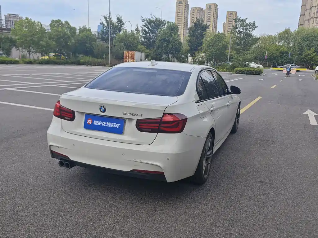 BMW 3 Series 2018 — фото 9
