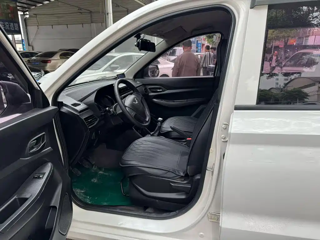 Wuling Hongguang 2019