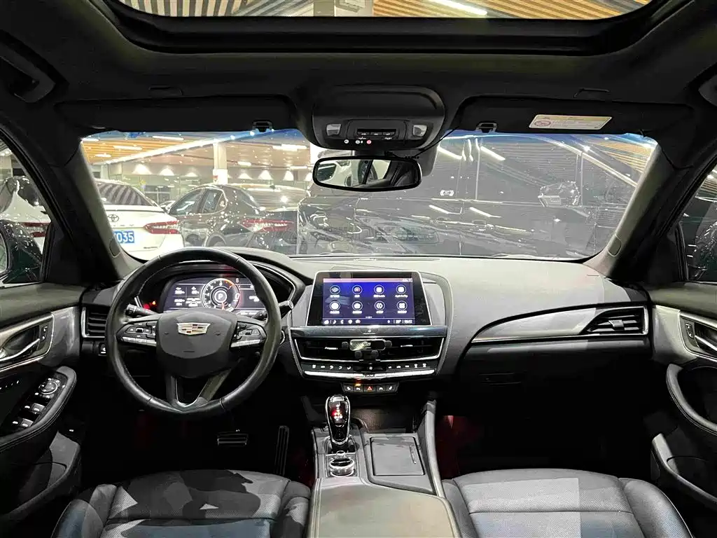 Cadillac CT5 2022 — фото 11