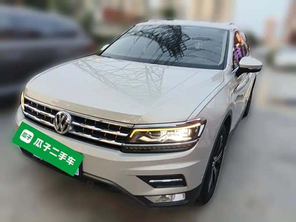 Volkswagen Tiguan L 2017 — фото 1