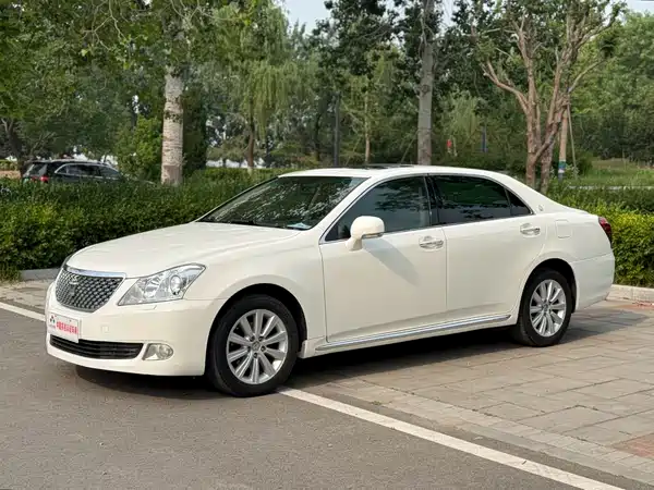 Toyota Crown 2010