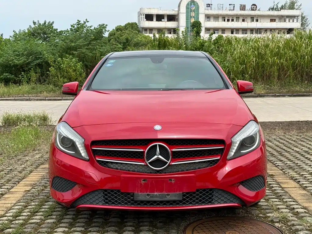Mercedes-Benz A-Class 2015 — фото 1
