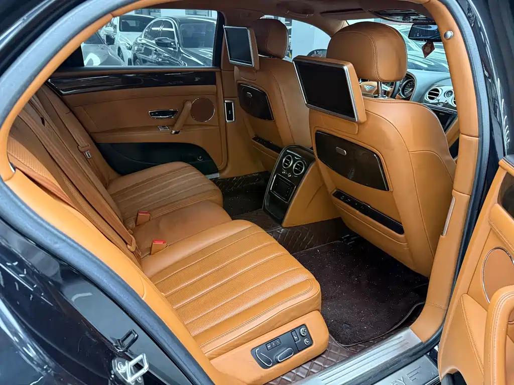 Bentley Flying Spur 2015 — фото 11